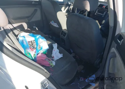 2007 Volkswagen Rabbit 4-Door из США, поврежденный, VIN WVWDR71K97W197841